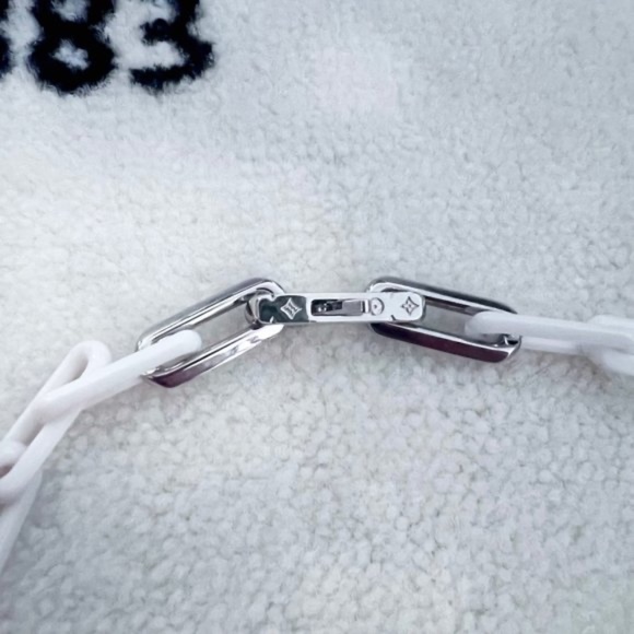 SUPER RARE Louis Vuitton LV Logo Pendant Chain Link Necklace - Watercolor - Picture 3 of 6